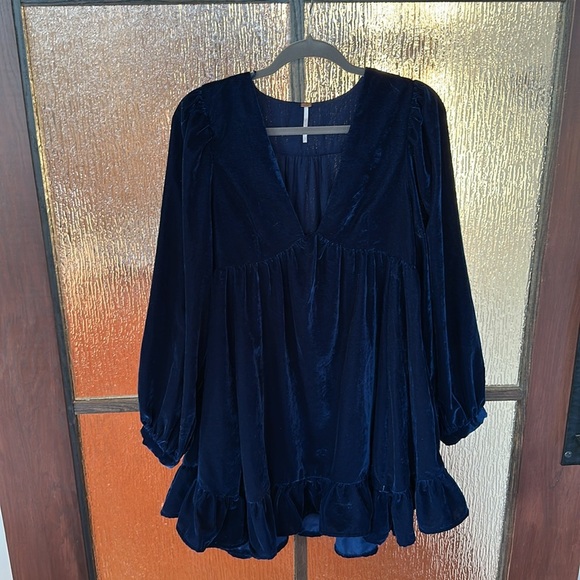Free People Estella Velvet Flounce Dress in dark navy size Medium - Picture 4 of 7